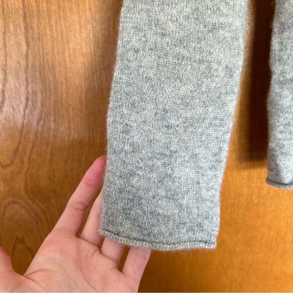 Ply Cashmere Grey Crewneck Sweater Size Small Petite Minimal Classic Casual - Picture 2 of 6